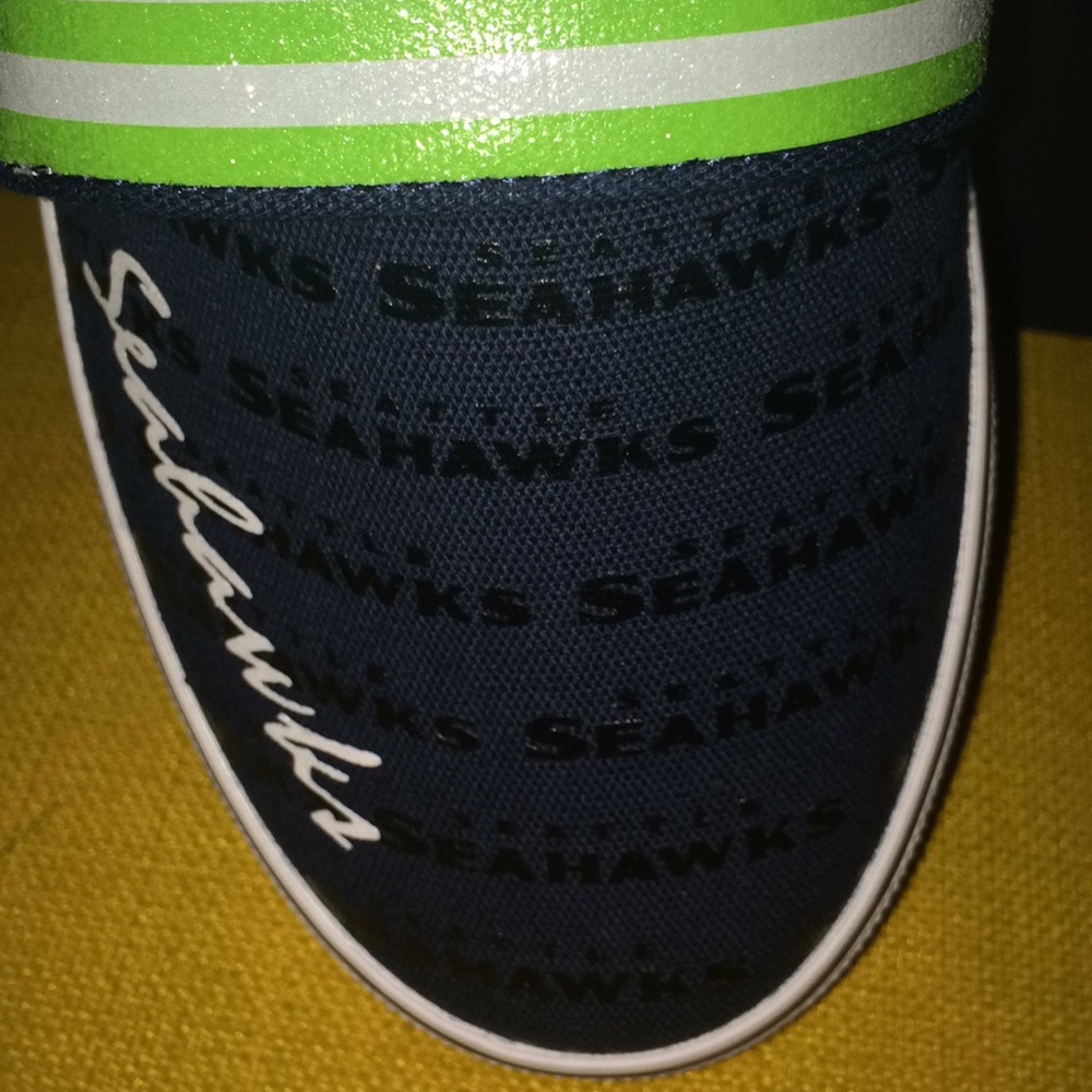 Seahawks Velcro slip on - Picture 3 of 4
